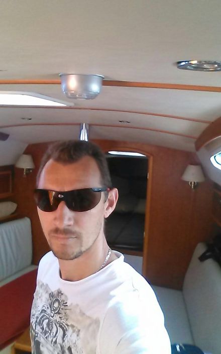 На яхте рулю