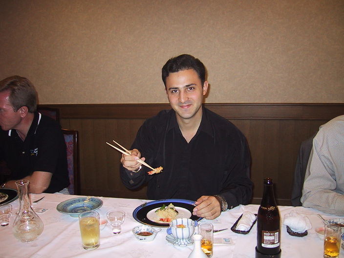 Я ужинаю в ресторане в Японии