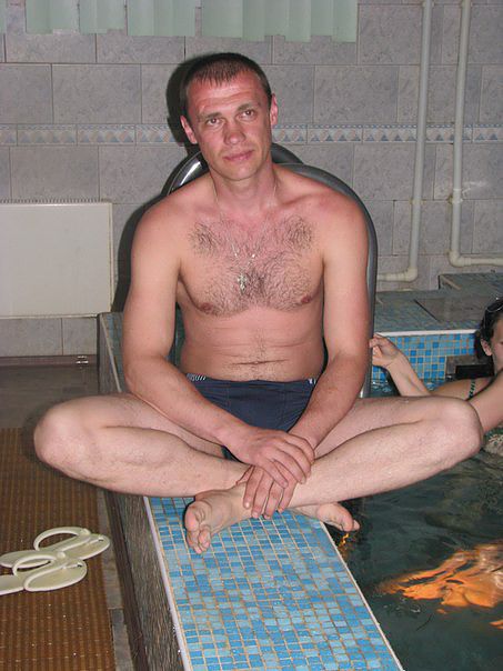 в бассейне