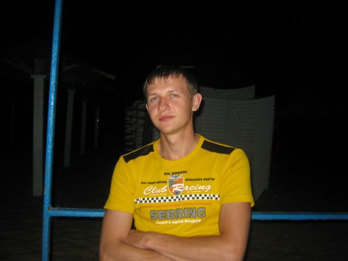 я))