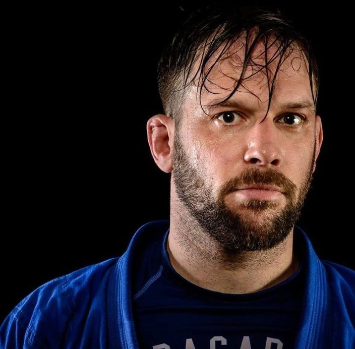 Ищу девушку.