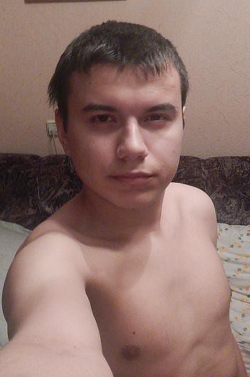 я))