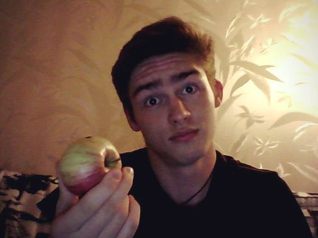 Яблочко хочешь?