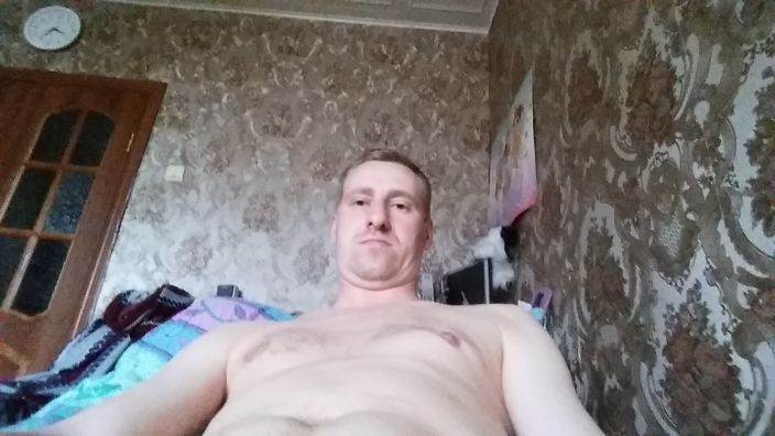 Обменяюсь фото и видео с девушками.