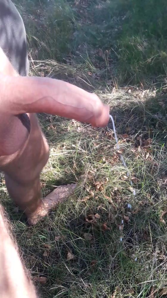 Слил немного спермы