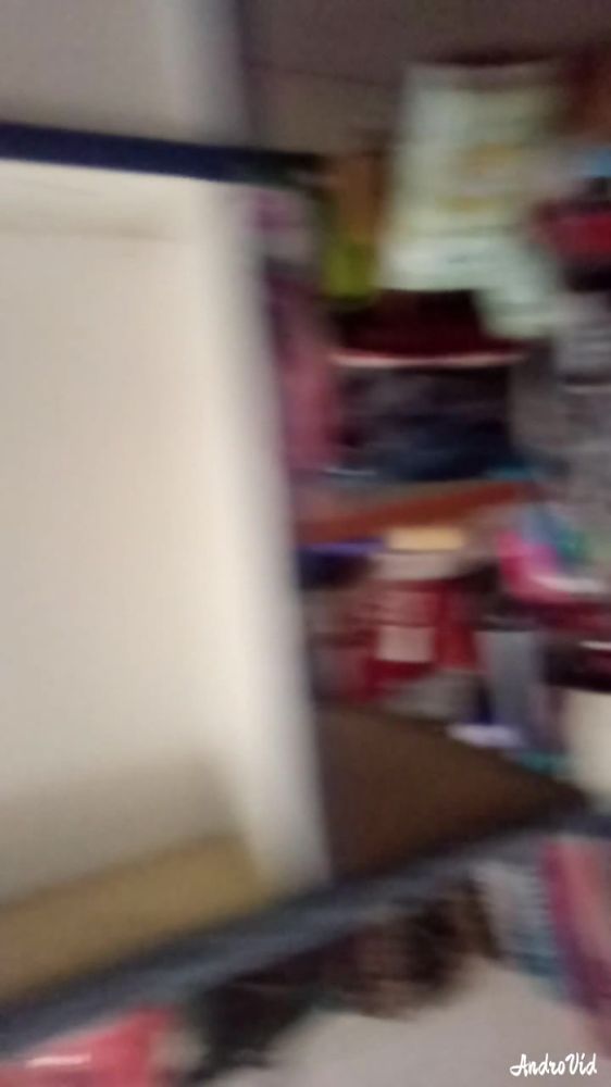 Засветила трусики в магазине