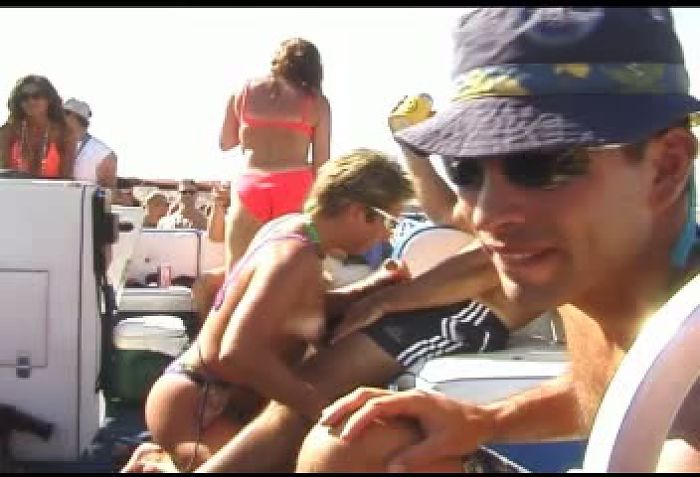 пляж как пляж, только...