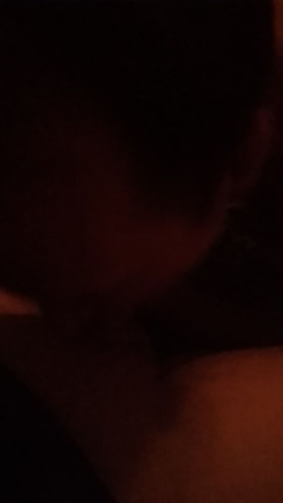 сосу пока сзади меня нежно натягивают