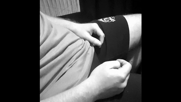 Проиграл спор,достал член в кальянной