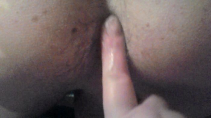 Пальчик ж в моей попе