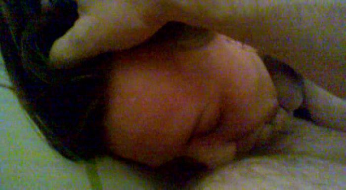 на  боку в горло