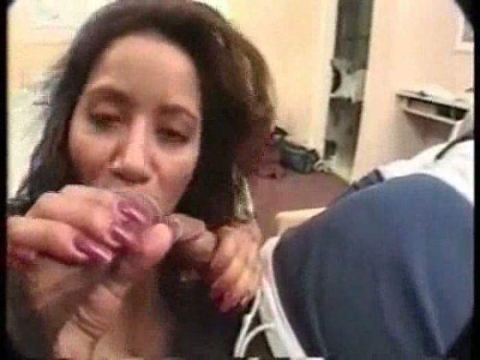 С сисястой немолодой латиноамериканкой