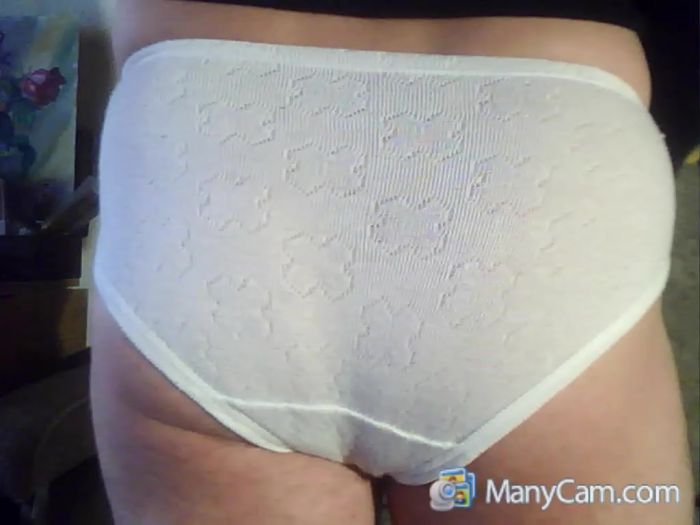 попа в трусиках ж