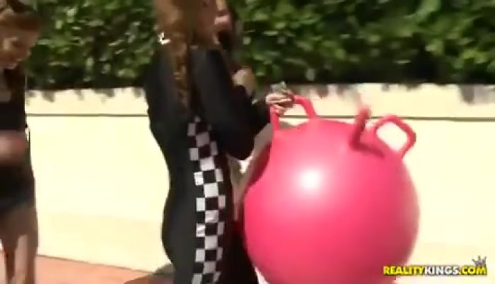 Развлечения))