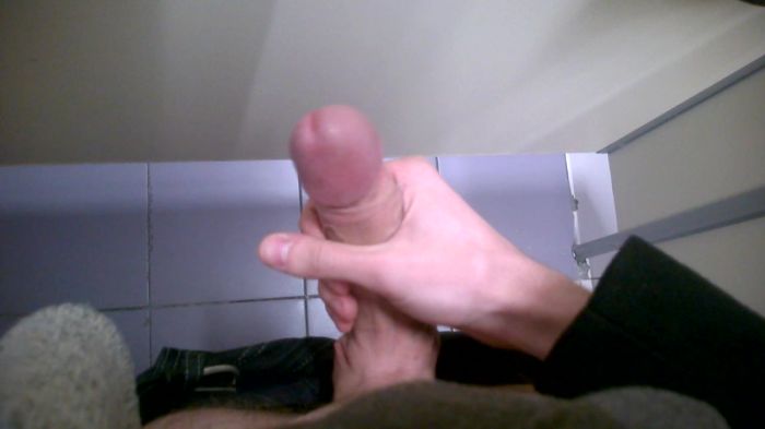 В кабинке...